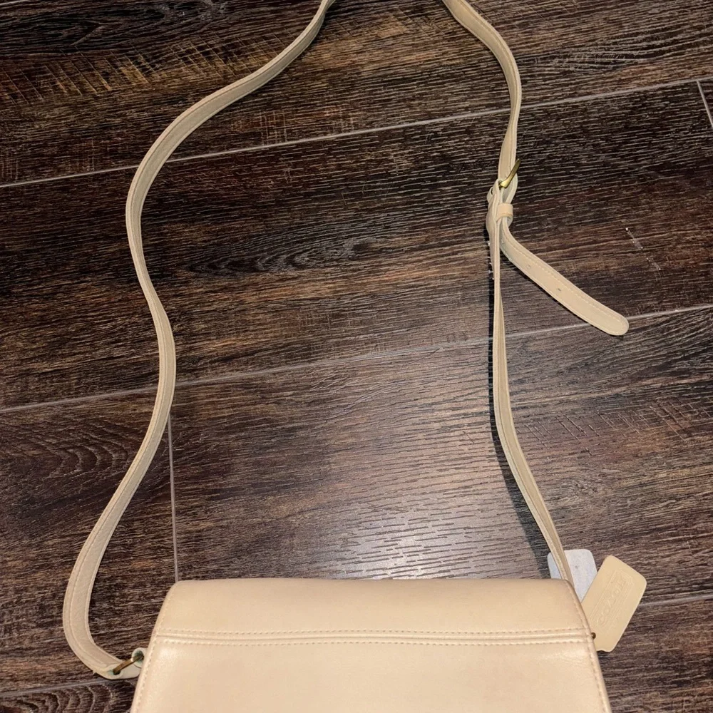 Vintage COACH Tribeca 9092 Beige Leather Flap Shoulder Bag- 1998